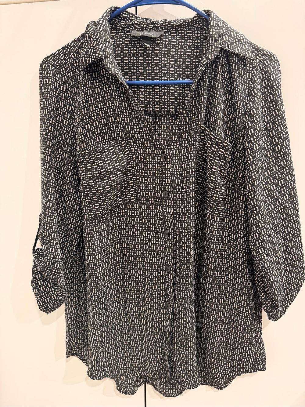 BCX Black and White Geometric Button-Up Blouse